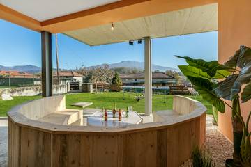 Villa für 9 Personen in Besozzo, Varese Provinz, Bild 1