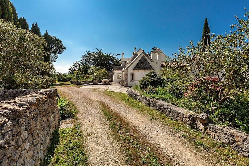 Villa Poggio dei Loti by Barbarhouse in Cisternino, Salento