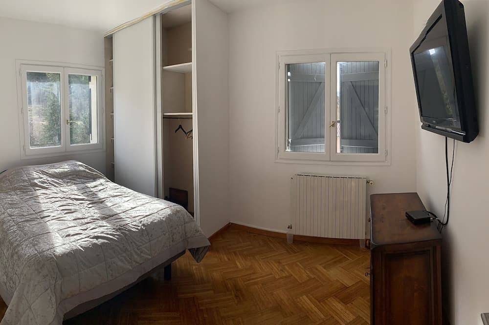 Entire apartment, Spacious Apartment Close To All Amenities in Contes, Nice region