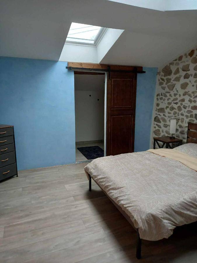 Location de vacances pour 4 personnes, avec vue et jardin, animaux acceptés à La Chapelle-Agnon - 4