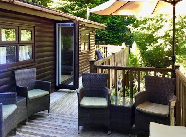 Mistletoe One Luxury Lodge with Hot Tub Windermere in White Cross Bay, Lake District
