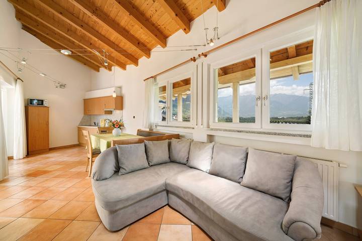 Appartamento intero, Appartamento vacanze "Weinsepphof 7" con vista montagna, piscina, Wi-Fi, giardino e balcone in Lana di Mezzo, Lana