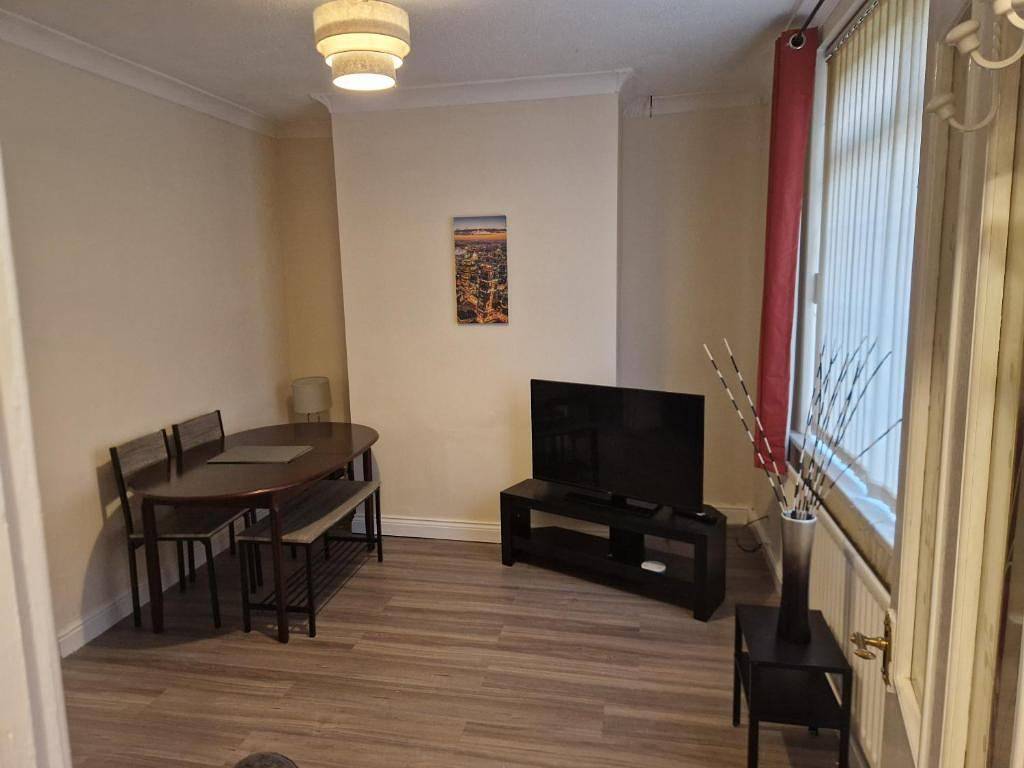 Comfortable 2Br Home-Free Parking-Great Location in Sunderland
