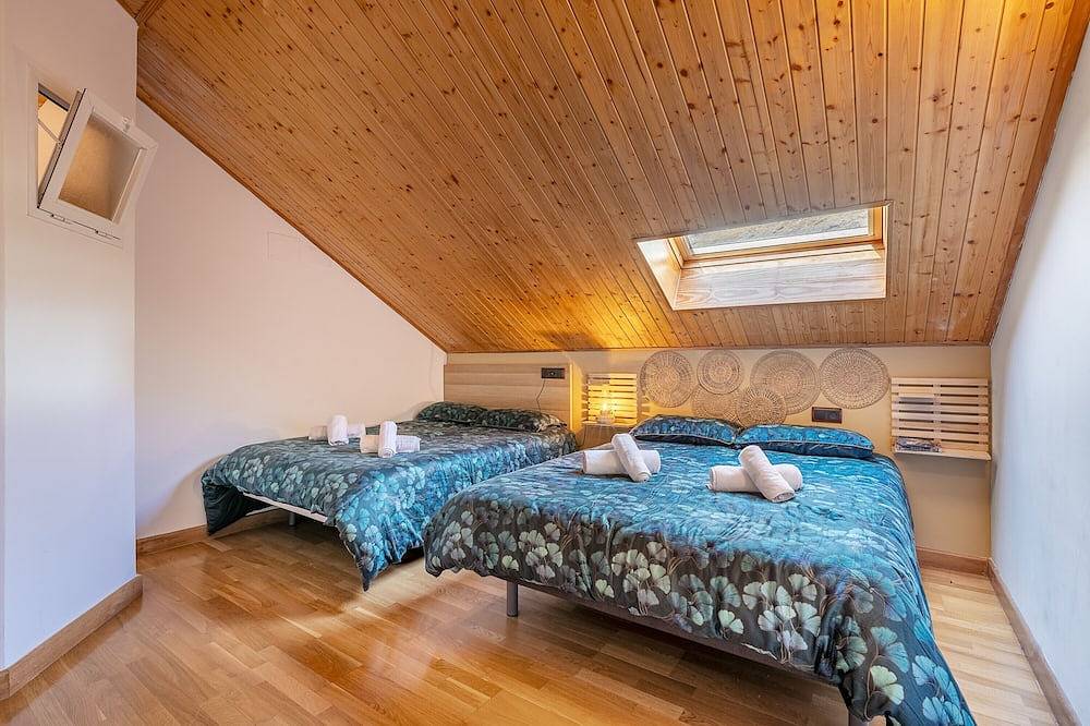 Appartement entier, Appartement de vacances \"Ski Lodge Duplex Suite Rosa\" près des pistes avec terrasse privée et Wi-Fi in Sierra Nevada Ski Resort, Monachil