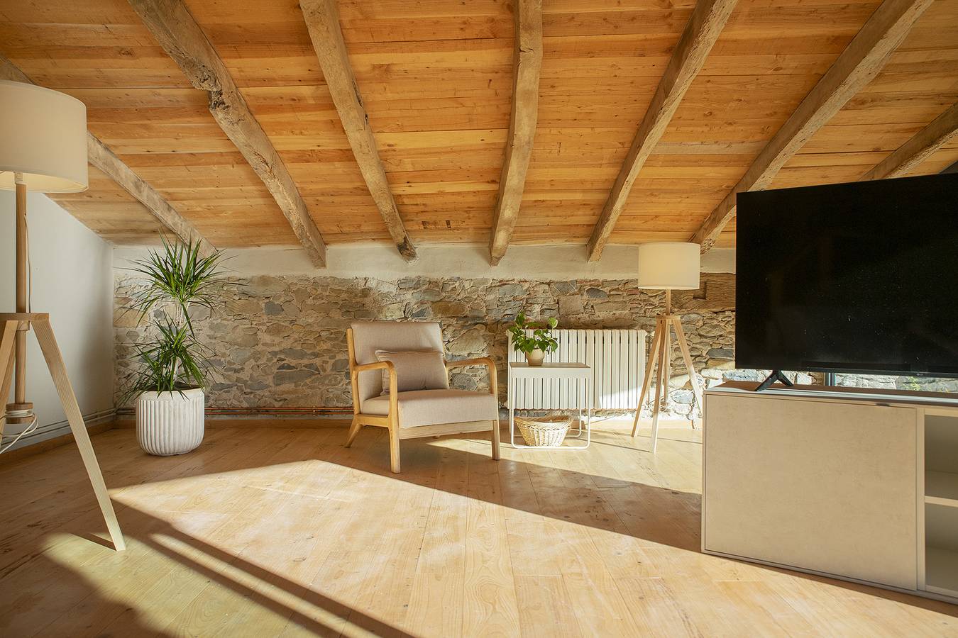 Ganze Wohnung, Ferienwohnung 'Eixida' mit Bergblick, Wi-Fi und Klimaanlage in Montagut i Oix, Garrotxa