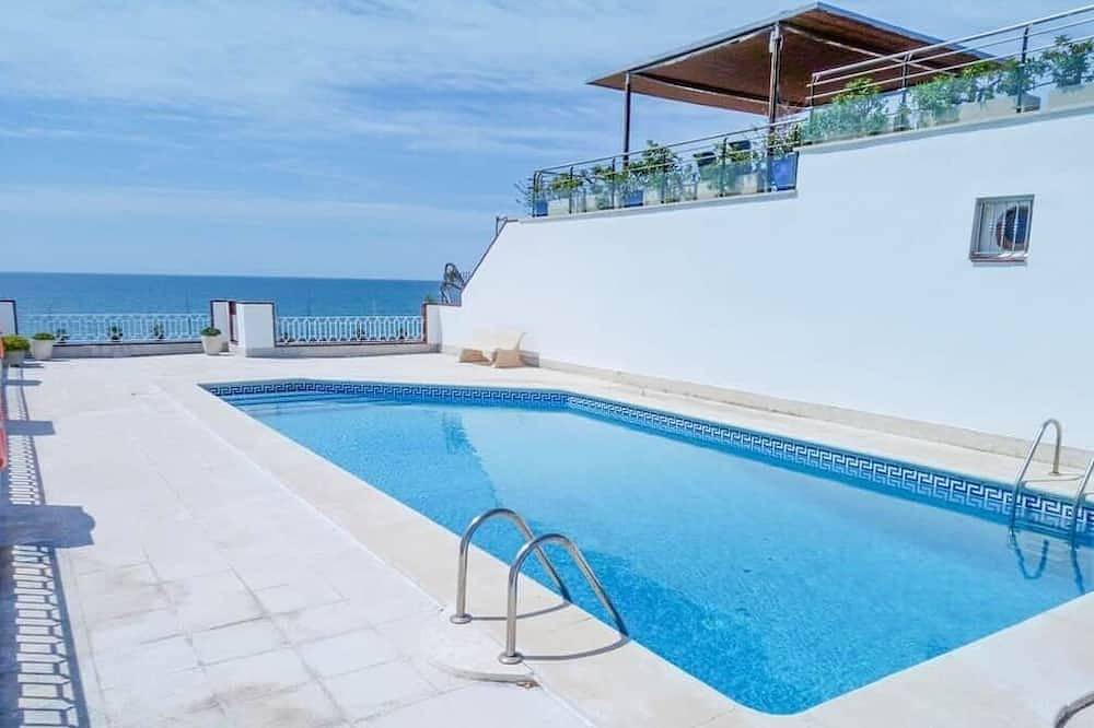 Atemberaubendes Haus mit Meerblick und Pool in el Balmí Gran (Sitges), Sitges