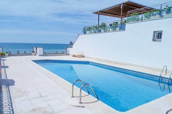 Ferienhaus für 6 Personen, mit Balkon und Terrasse sowie Pool