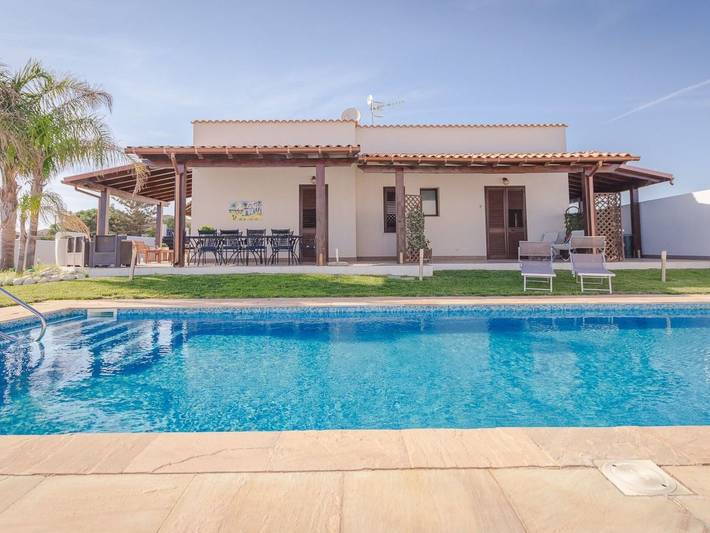 Ferienhaus für 6 Personen, mit Balkon/Terrasse und Balkon sowie Garten und Pool