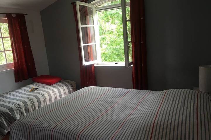 Location de vacances pour 6 personnes, avec terrasse ainsi que jacuzzi et jardin à Saignon - 4