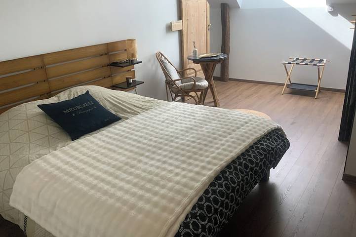 Gîte pour 5 personnes, avec jardin et jacuzzi à Demigny