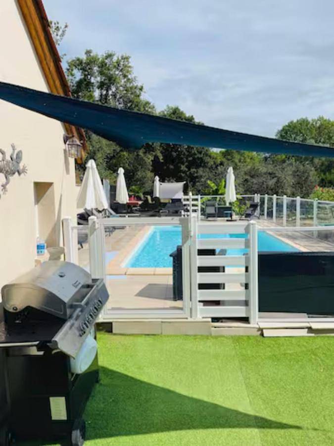 Location de vacances pour 12 personnes, avec piscine et terrasse, animaux acceptés à Carlux - 2
