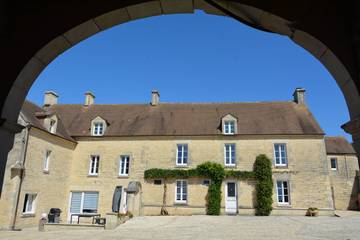 Gîte pour 4 personnes, avec jardin et terrasse dans Moulins en Bessin