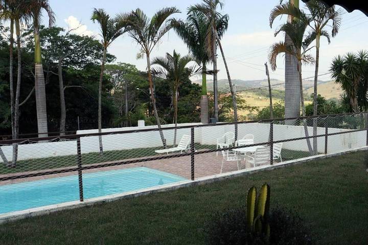 Casas e apartamentos de temporada para 22 pessoas, com jardim e piscina e ainda vista and terraço, com animais de estimação em Piracaia