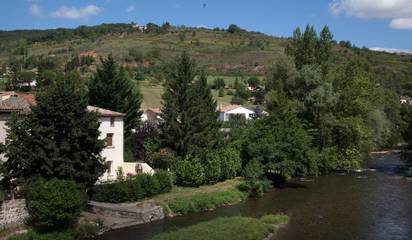 Gîte pour 4 personnes, avec vue et terrasse, adapté aux familles à Campagne-sur-Aude