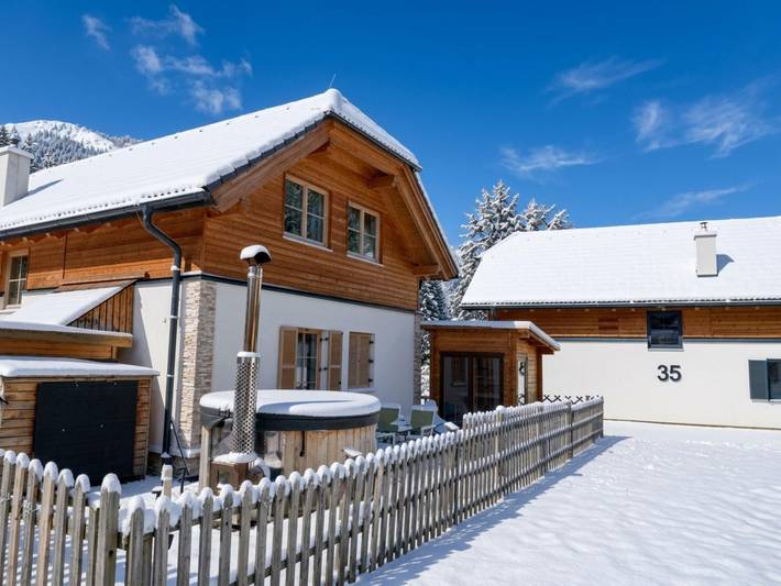 Chalet für 9 Personen, mit Whirlpool und Terrasse sowie Garten und Sauna