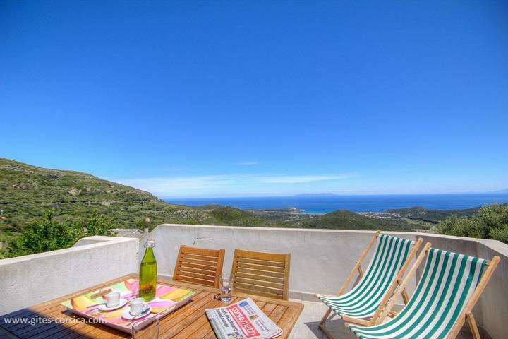 Gîte pour 4 personnes, avec Terrasse et Vue à Rogliano