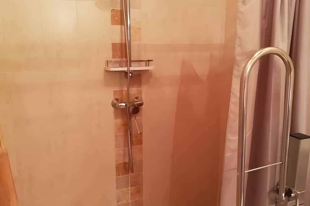 Gite La Roseraie: Private Terrace, Wi-Fi, and Air Conditioning in Saint-Émilion in Saint-Émilion, Libourne region