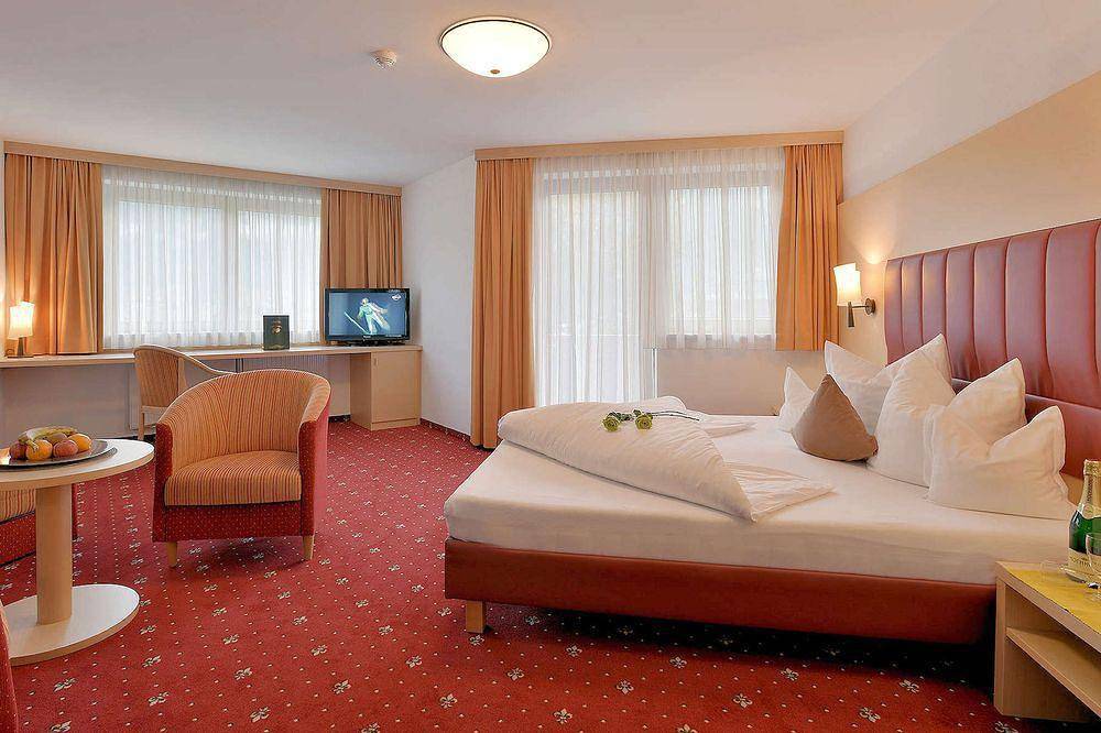 Vierbettzimmer Wildbach Hp in Tuxer Alpen, Schlitters