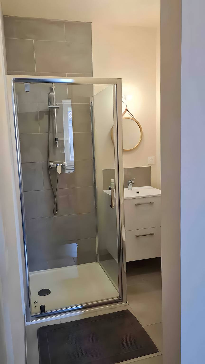Ganze Wohnung, Apartment 'Bleue' mit gemeinsamer Terrasse, gemeinsamem Garten und Wlan in Le Teil, Privas
