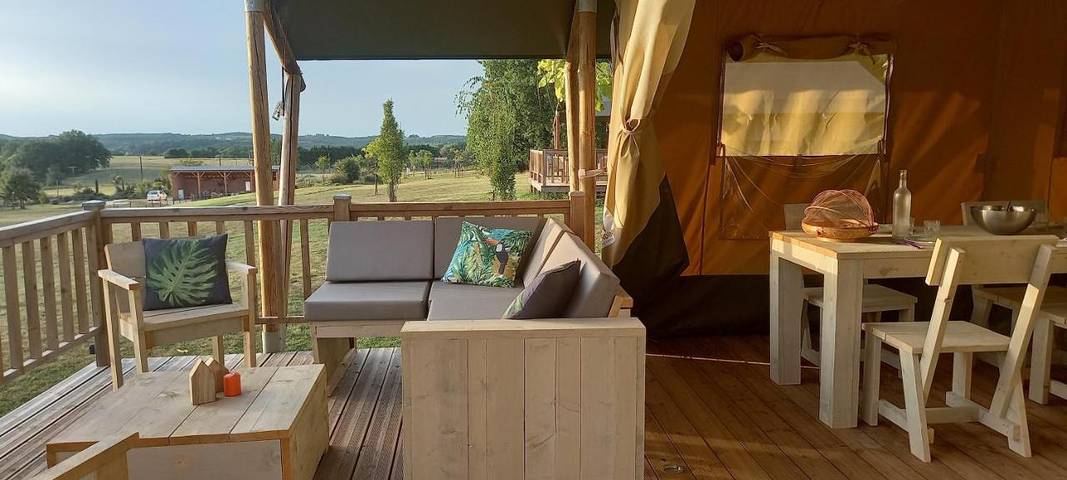 Gîte pour 4 personnes, avec vue ainsi que piscine et jardin, animaux acceptés à Saint-Cassien - 3