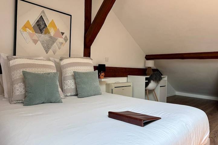 Ganze Wohnung, Apartment-Private Bathroom-Apartment-Mountain view-1 in Cluses, Region Bonneville