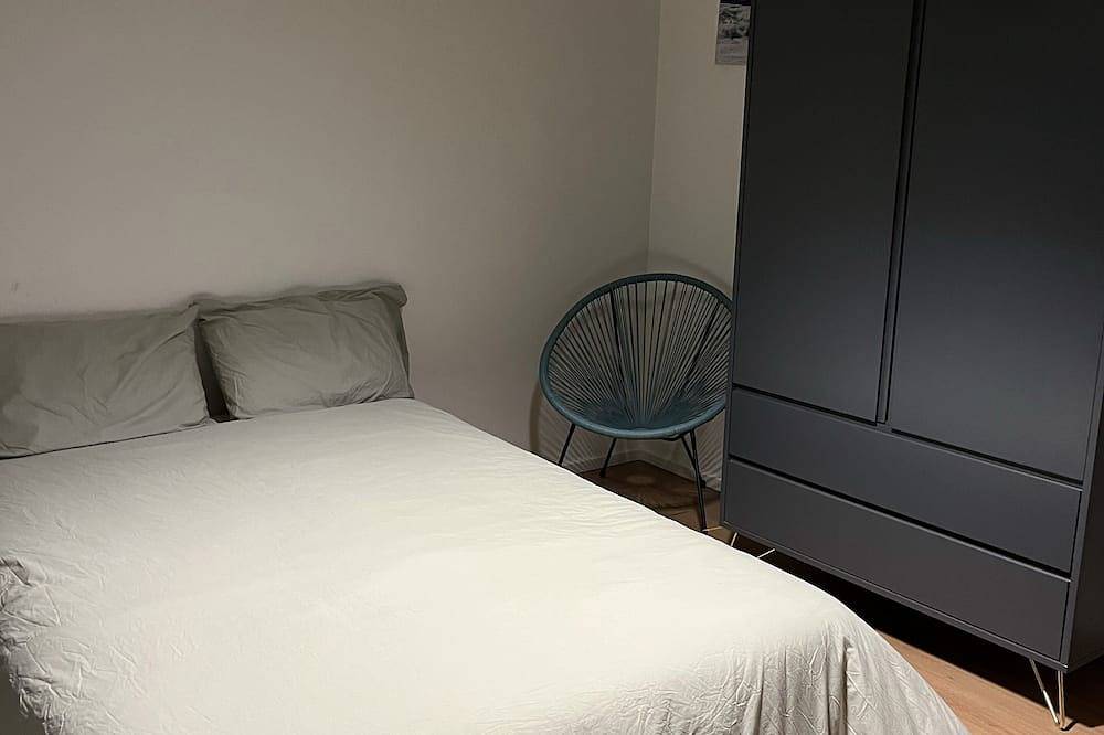 Villas de Charme Dans Quartier Très Calme , à 5 Minutes du lac in Le Crès, Côte d'Améthyste