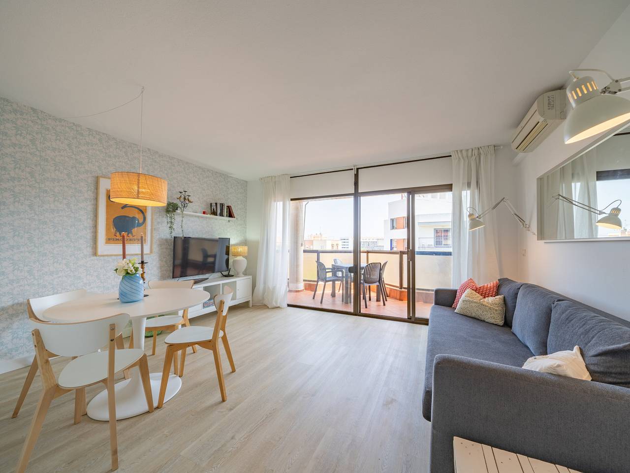 Entire apartment, Seaside apartment with pool, Wi-Fi, and air conditioning in Malgrat de Mar, Costa del Maresme