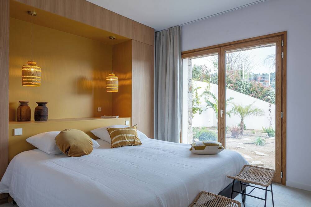 Villa 6 bedrooms, swimming pool, moutains and sea view in Alata, Region de Ajaccio