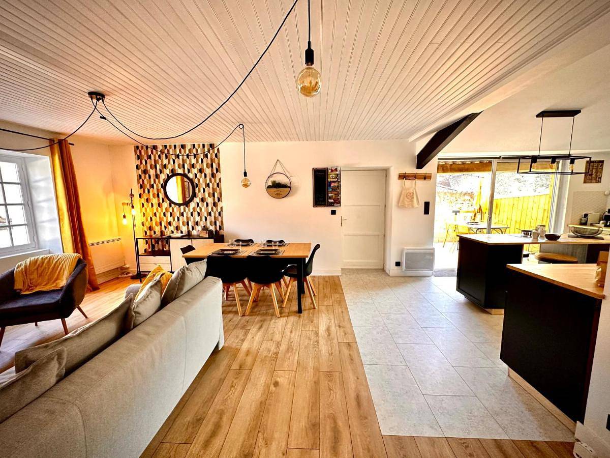 Appartement entier, Two-Bedroom Apartment in Richelieu, Parc naturel régional Loire-Anjou-Touraine