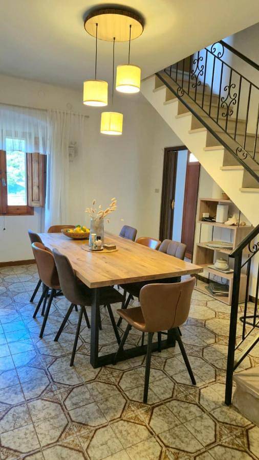 Gîte pour 8 personnes, avec terrasse et vue, adapté aux familles à Mòdolo - 3