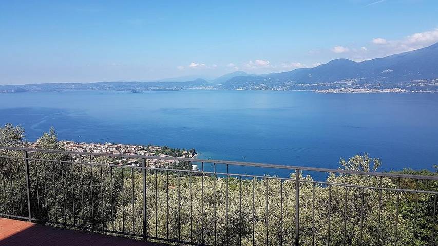 Villa für 8 Personen, mit Pool und Seeblick sowie Balkon/Terrasse, mit Haustier in Torri del Benaco