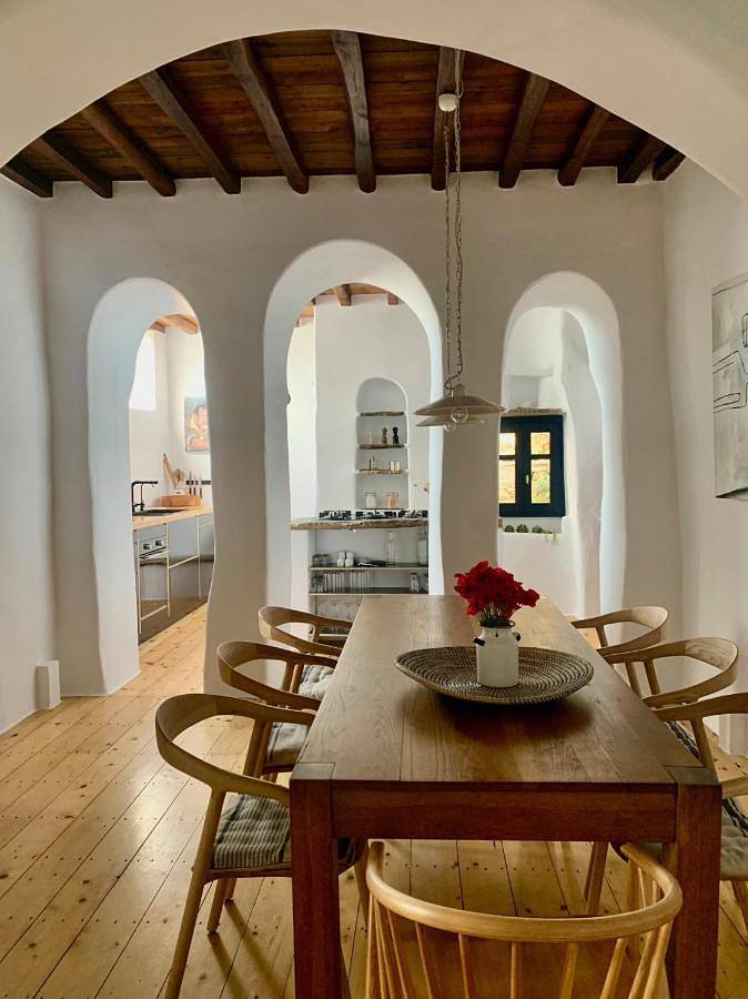 Villa for 10 people, with view and terrace as well as sauna, with pets in Tinos