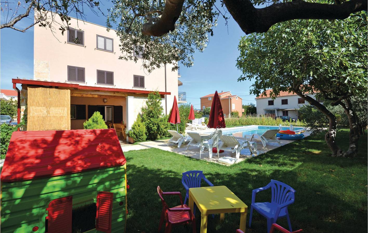 Ferienhaus für 16 Personen mit Terrasse in Kastel Novi, Kaštela