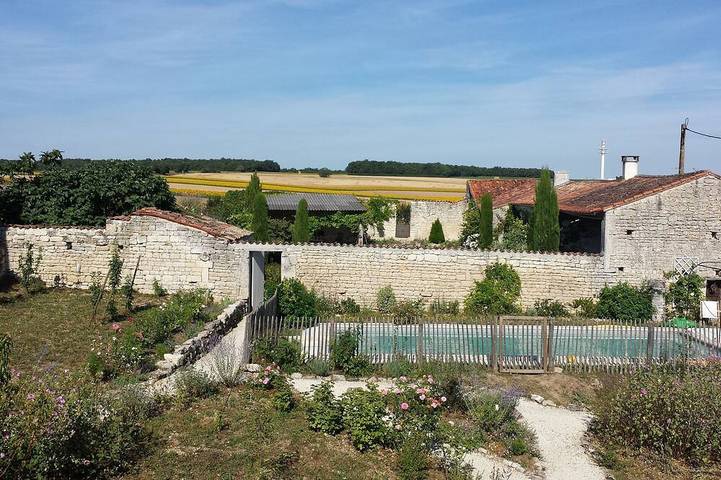 Location de vacances pour 9 personnes, avec terrasse et jardin dans Anville