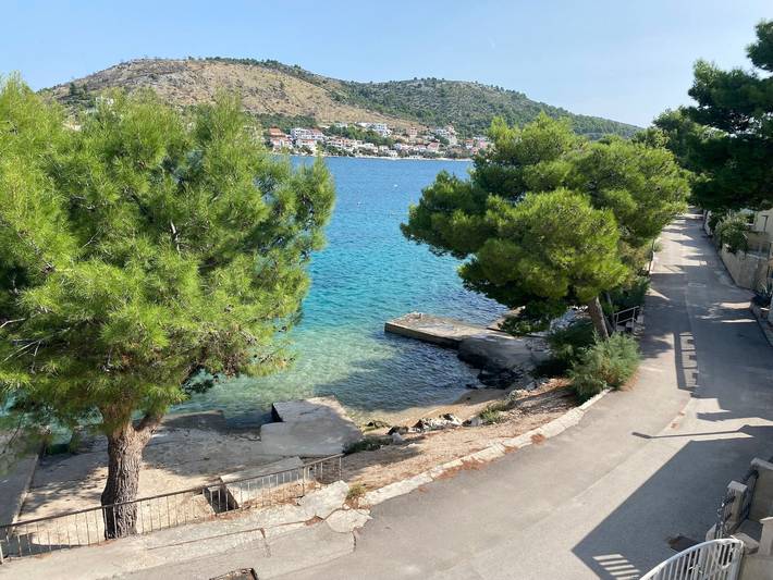 Gîte pour 4 personnes, avec vue sur le lac ainsi que terrasse et vue à Rogoznica - 4