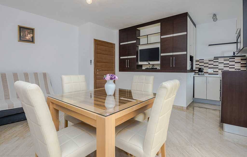 Ferienhaus Tomislav für 12 Gäste in Strandnähe in Vir