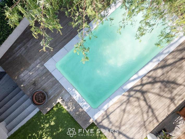 Villa pour 8 personnes, avec terrasse ainsi que piscine et jacuzzi
