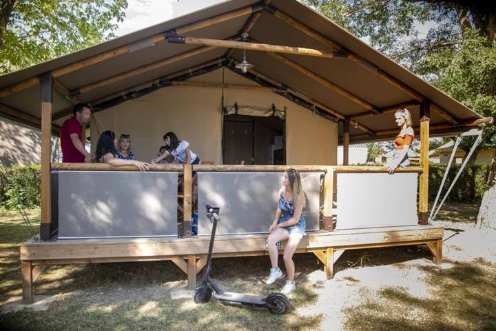 Camping für 5 Personen, mit Kinderpool und Sauna sowie Whirlpool in Drôme