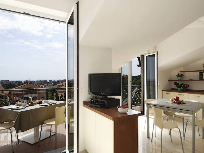 Location de vacances pour 6 personnes, avec terrasse ainsi que balcon/terrasse et jacuzzi à Loano - 3
