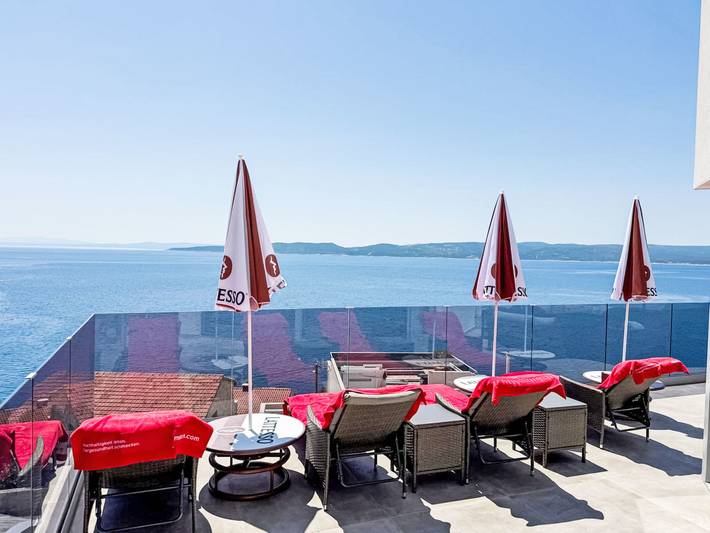 Sun in Pisak, Omis-Riviera
