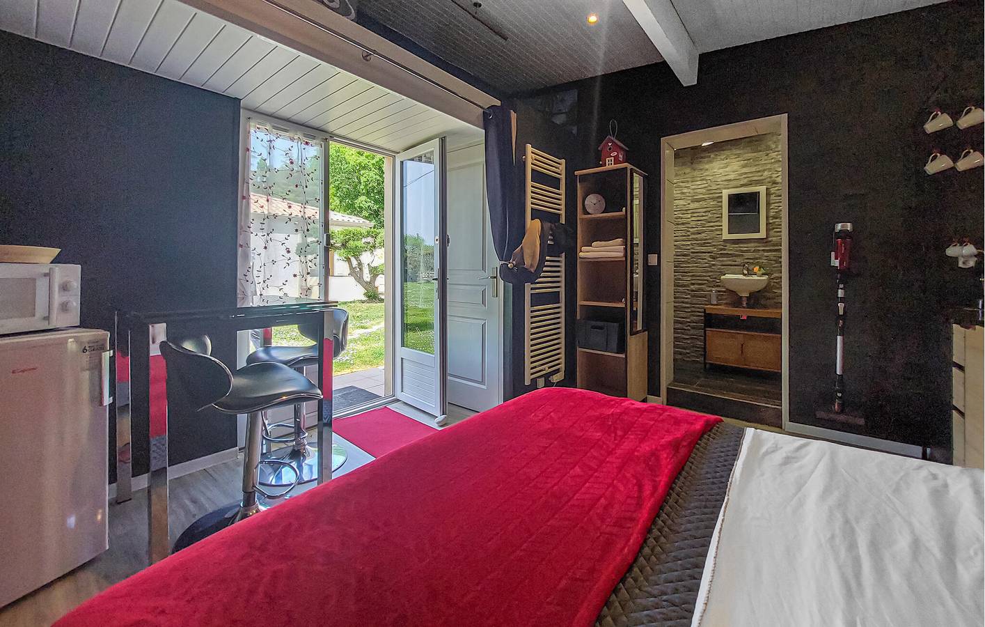 Appartement confortable avec piscine et jardin, à 2 km du centre-ville de Fougueyrolles in Saint-Antoine-de-Breuilh, Périgord Pourpre
