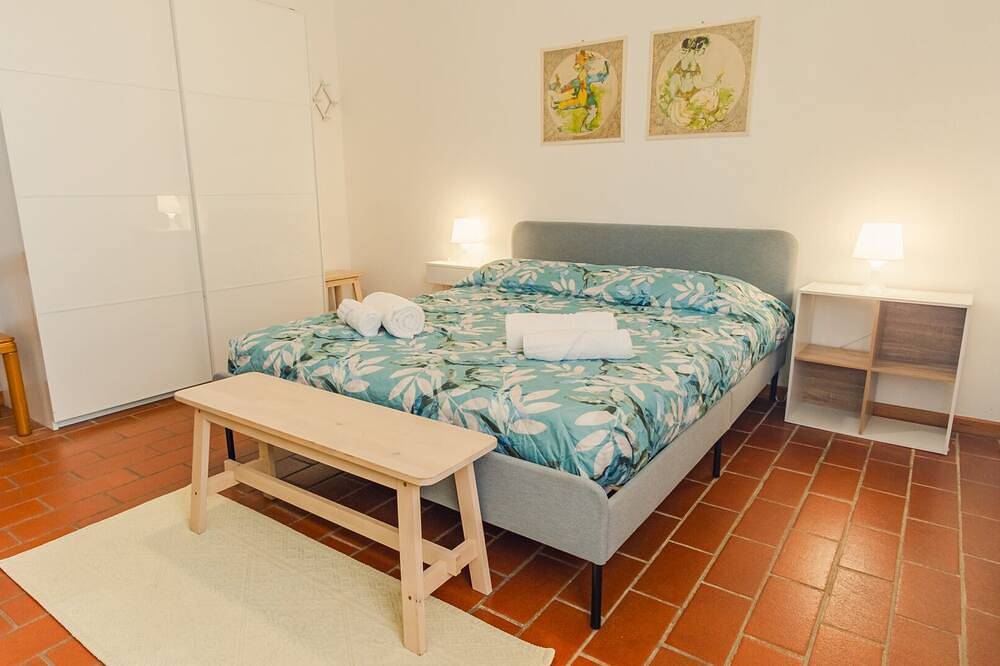 Wohnstätte-Poolblick-Eigenes Badezimmer-Apartment-lago di garda giardino in Costermano, Gardasee-Berge