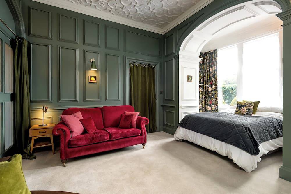 A spacious, historic and beautiful Victorian property with exceptional sea and golf course views in North Berwick, Edinburgh and Lothian