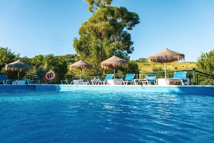 Hotel para 2 personas, con Terraza y Jardín además de Piscina y Vistas en Montecorto
