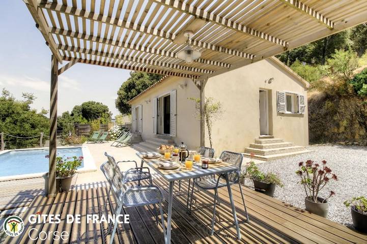 Gîte pour 4 personnes, avec Terrasse et Jardin ainsi que Piscine et Vue à Olmeto - 3