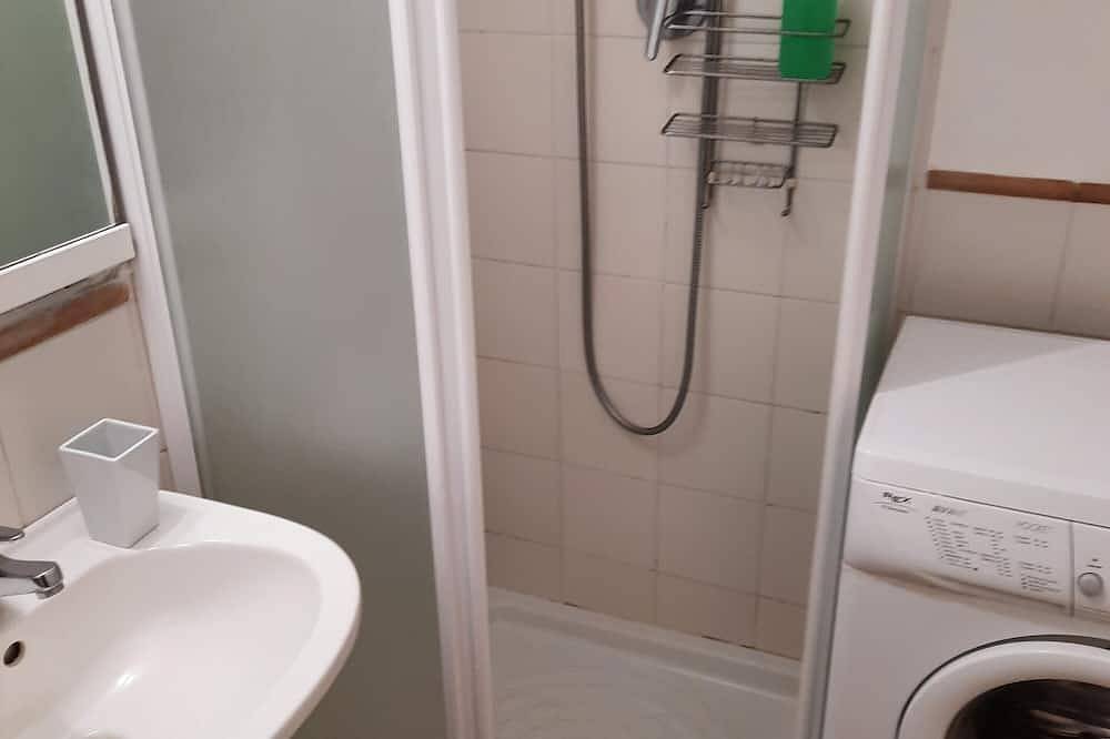 Geheel appartement, Near the sea and towns of art  apart. with terrace in lovely hilltop village in Magliano in Toscana, Provincie Grosseto