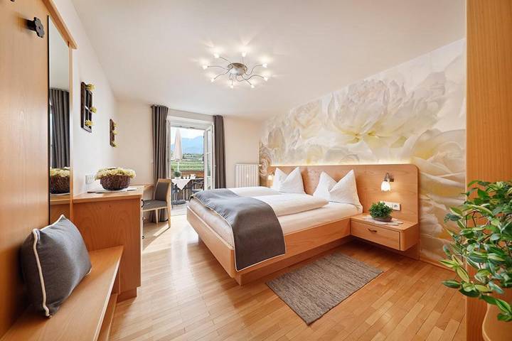 Ferienwohnung für 2 Personen, mit Balkon und Garten in Meran