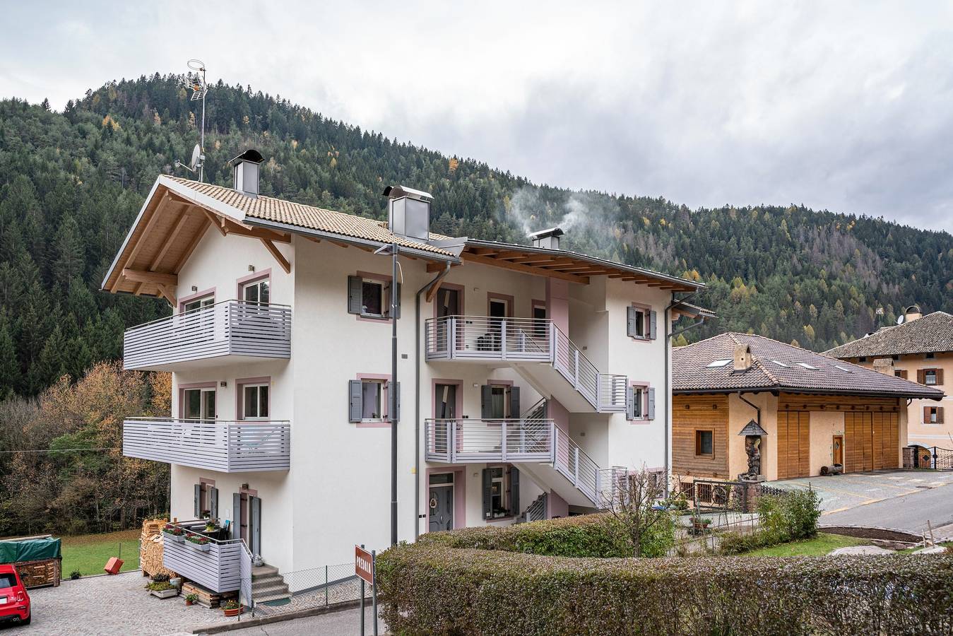 Appartamento intero, Appartamento 'Martina's Place' con vista sulle montagne, balcone e Wi-Fi in Molina di Fiemme, Castello-Molina di Fiemme