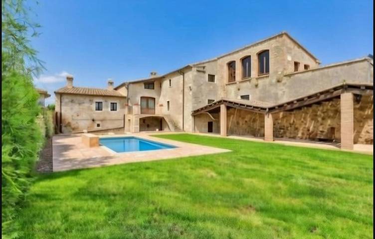 Casa rural para 16 personas, con Balcón y Jacuzzi además de Terraza y Jardín en Bordils