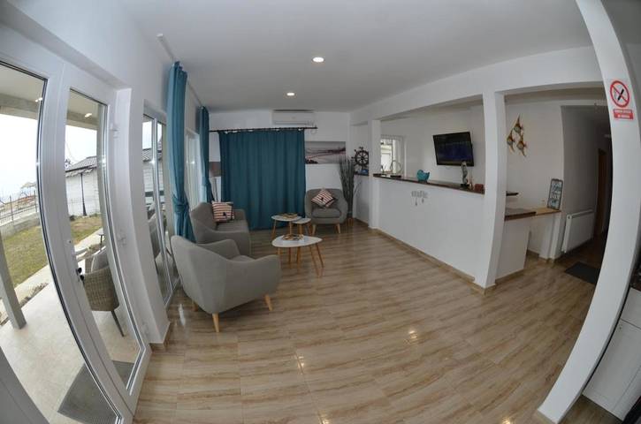 Maison d’hôte pour 4 personnes, avec Balcon et Terrasse ainsi que Jardin et Vue